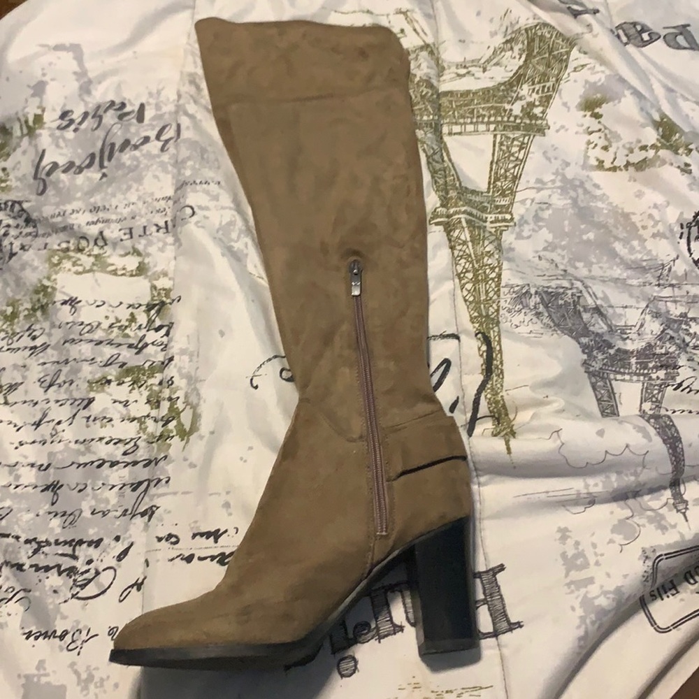 Size 7. Marc Fisher heeled knee high boots.